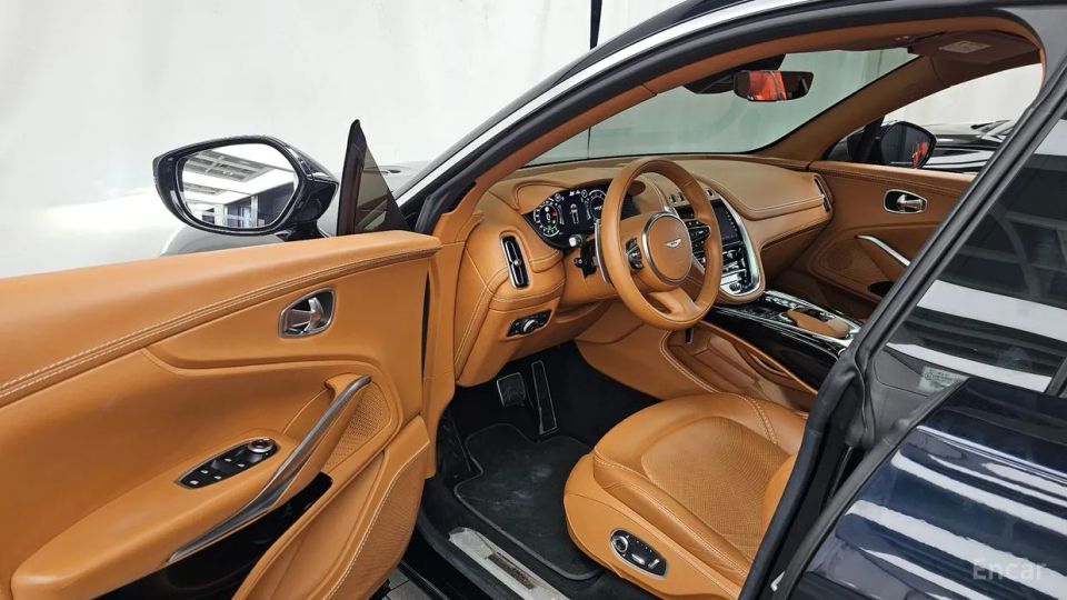 Astonmartin DBX