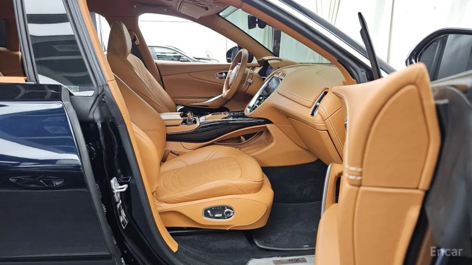 Astonmartin DBX