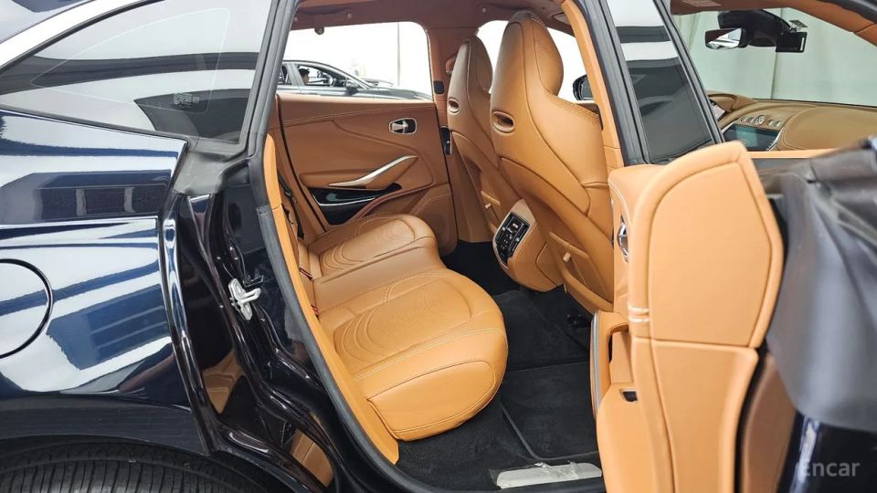 Astonmartin DBX