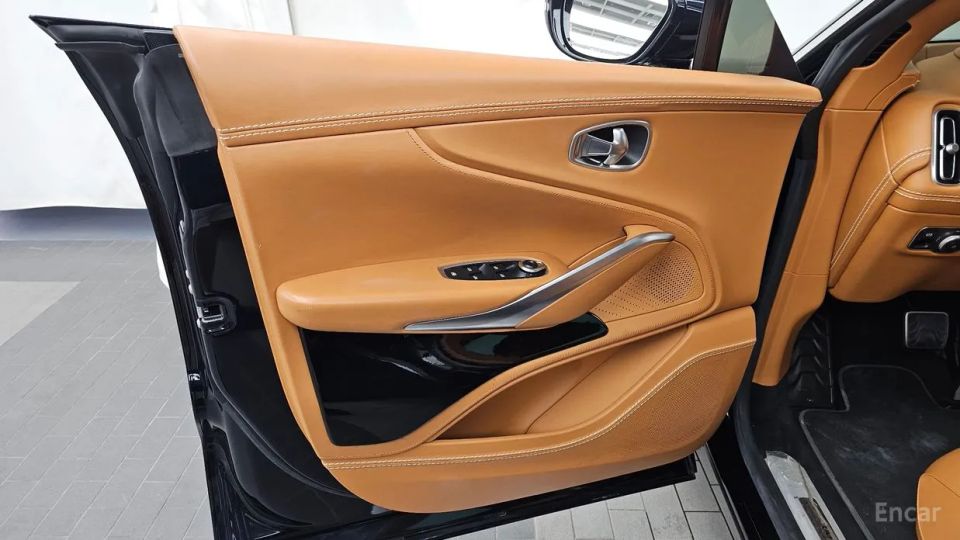 Astonmartin DBX
