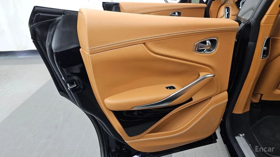 Astonmartin DBX