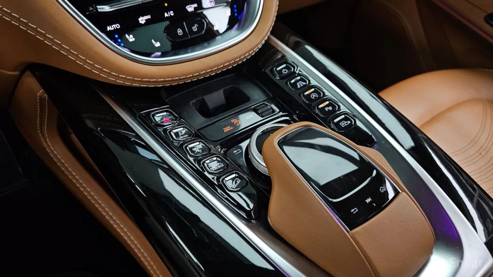 Astonmartin DBX