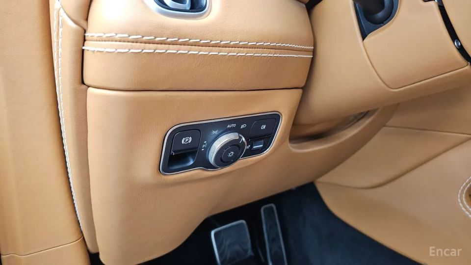 Astonmartin DBX