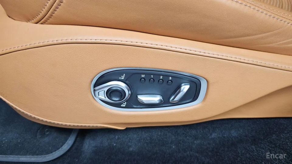 Astonmartin DBX