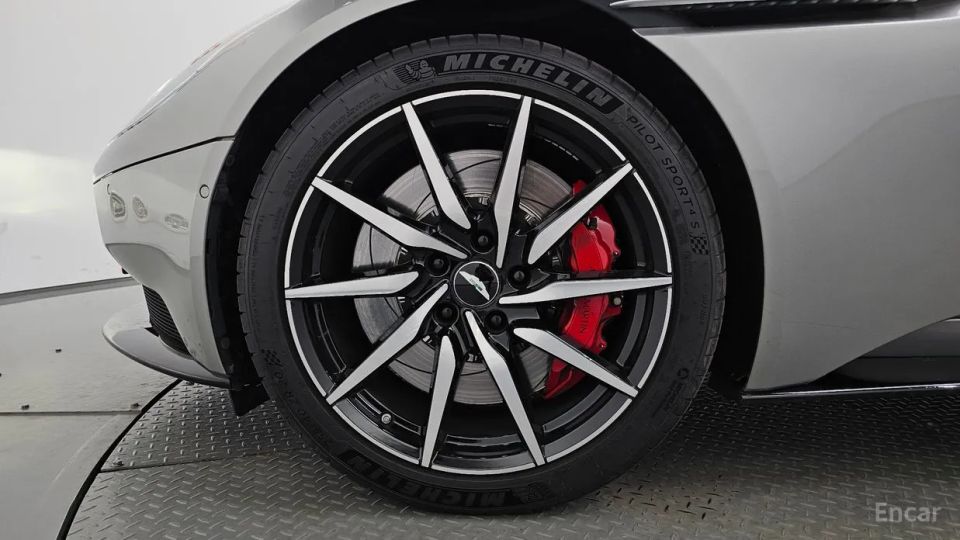 Astonmartin DB11