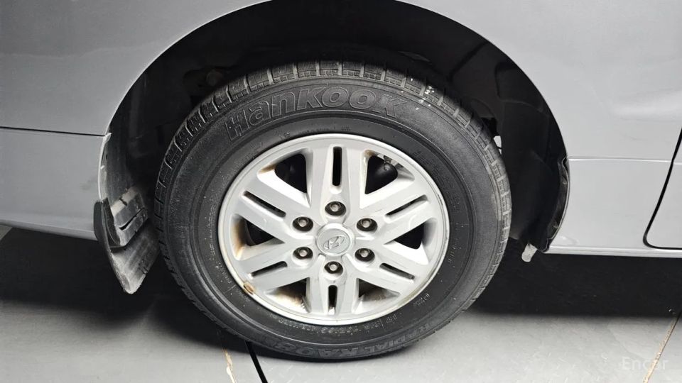 Hyundai Starex
