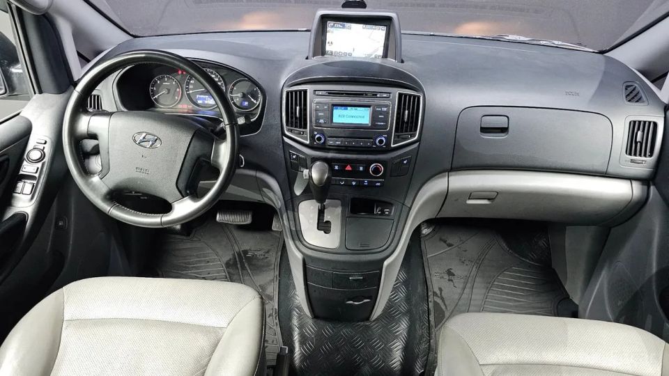 Hyundai Starex