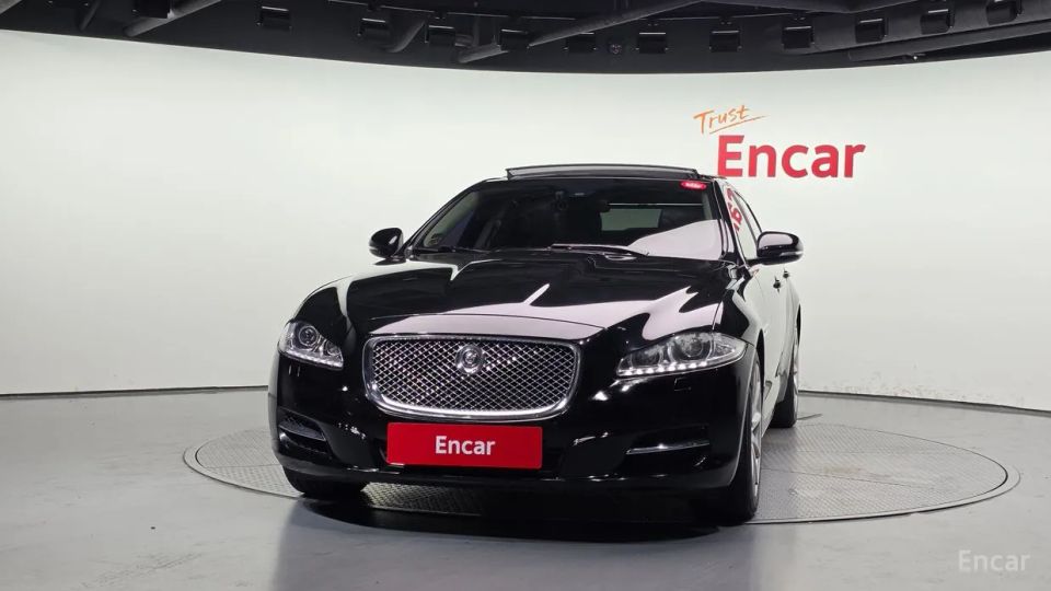 Jaguar XJ
