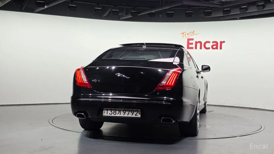 Jaguar XJ