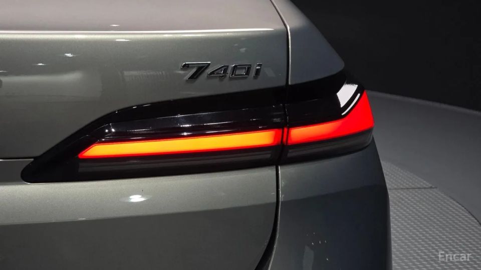 BMW 7-series