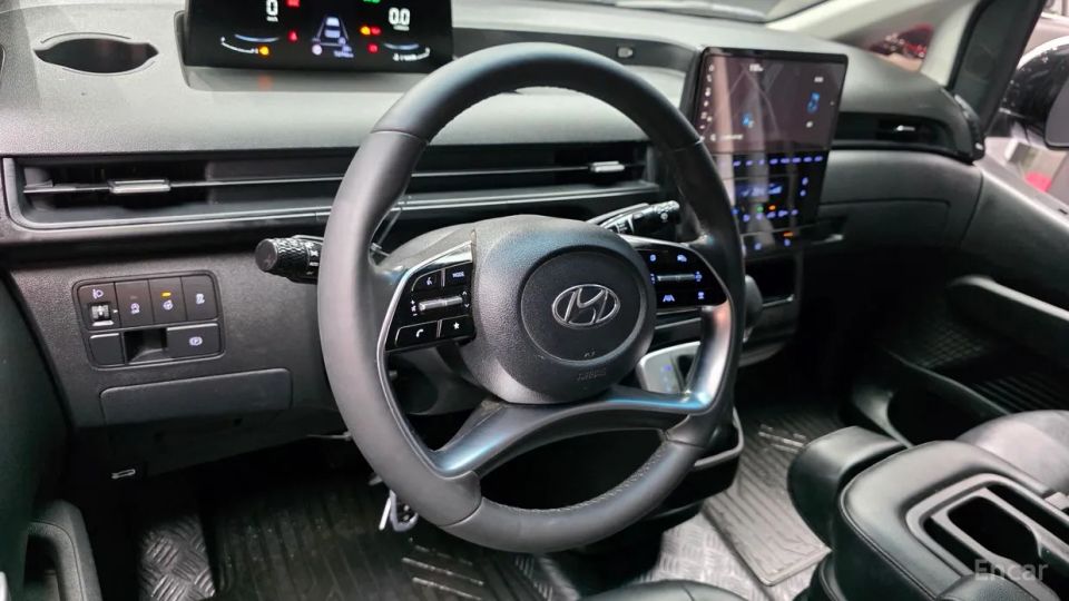 Hyundai Staria