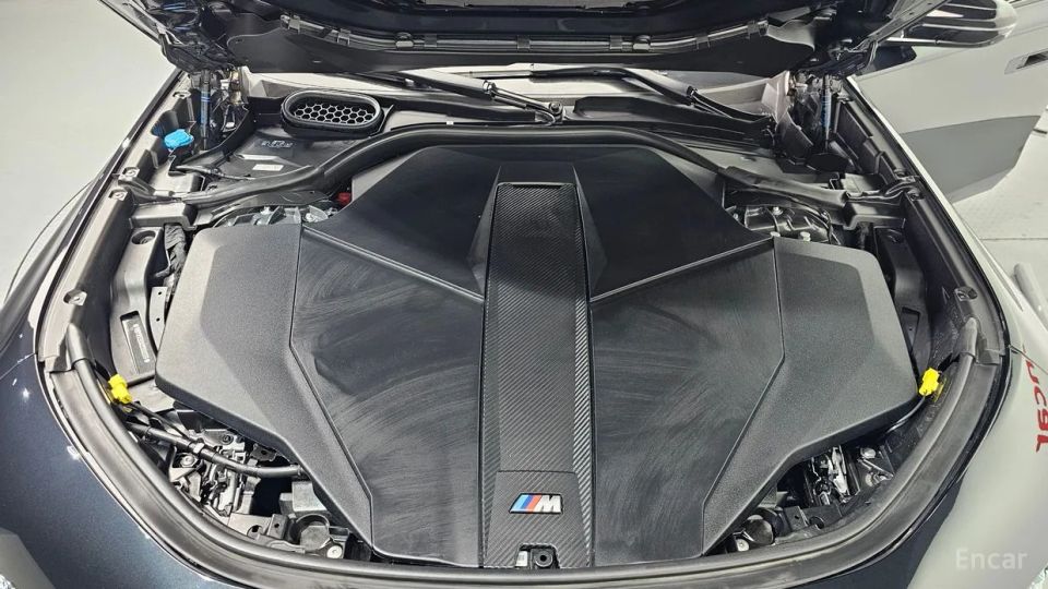 BMW i7