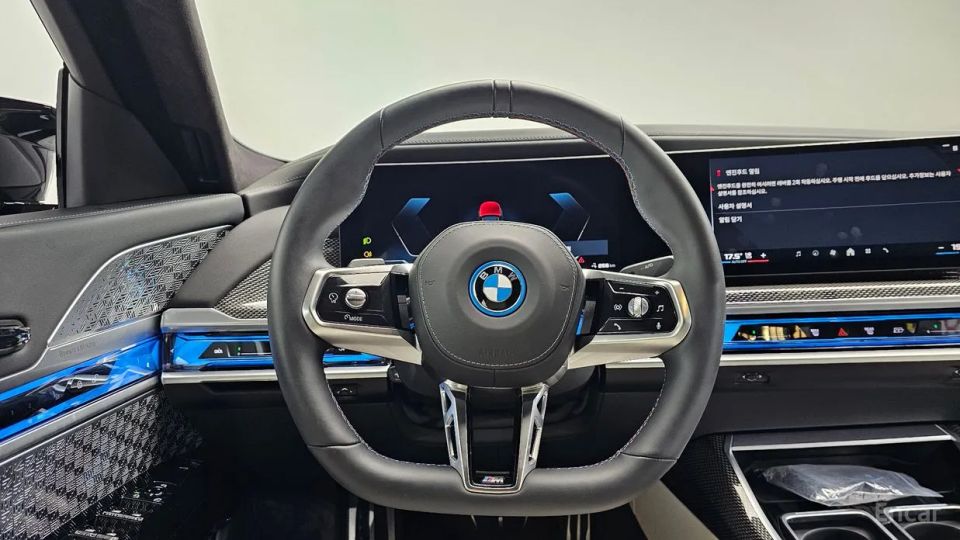 BMW i7