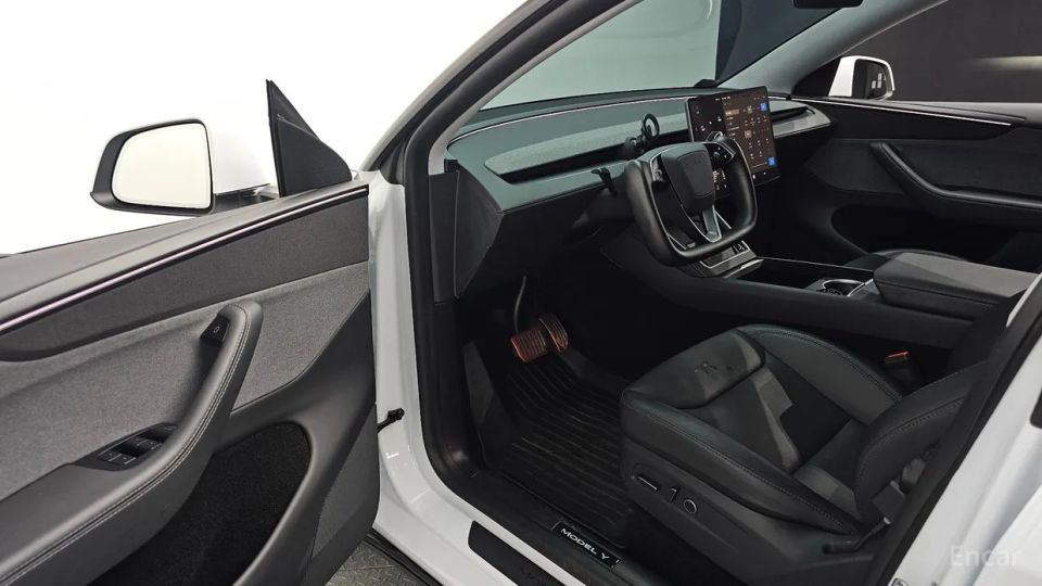 Tesla model-y