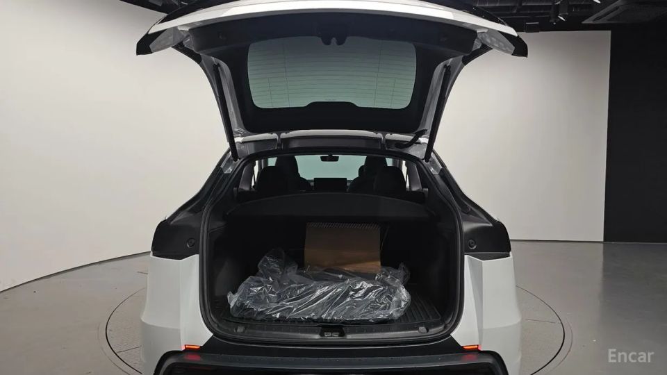 Tesla model-y