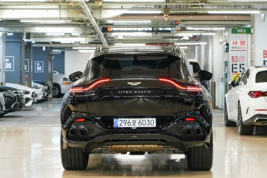 Astonmartin DBX