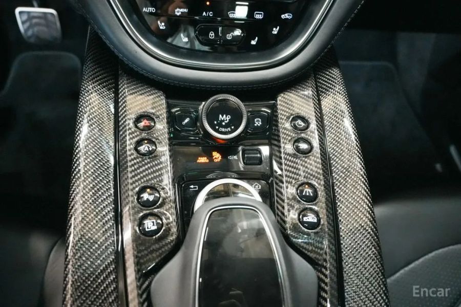 Astonmartin DBX