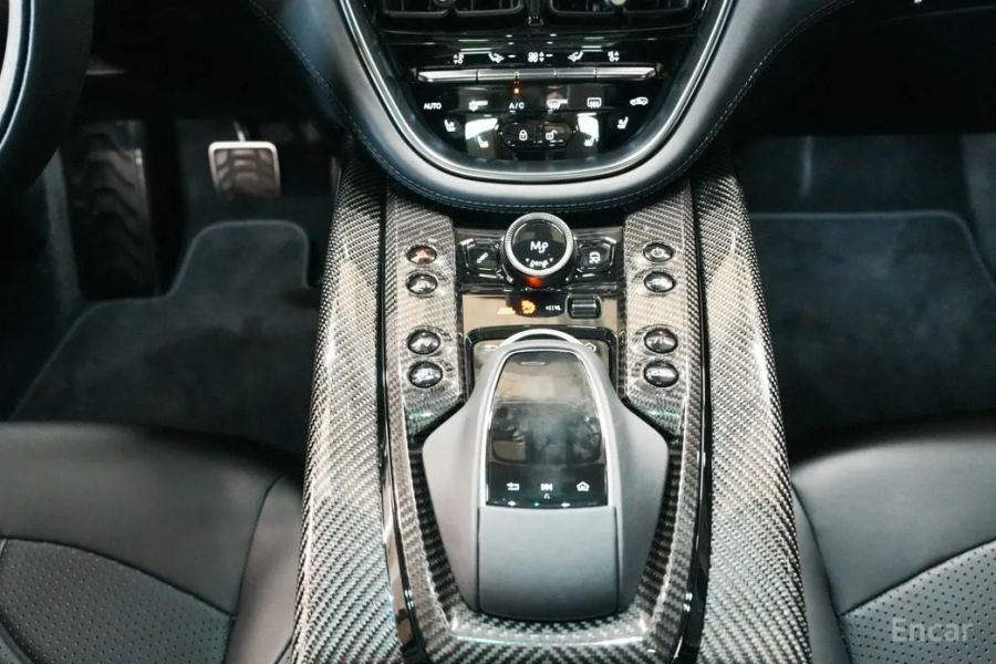 Astonmartin DBX