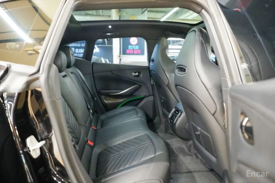 Astonmartin DBX