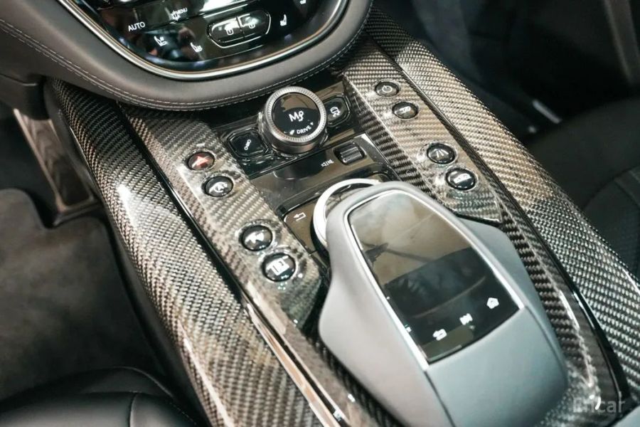 Astonmartin DBX