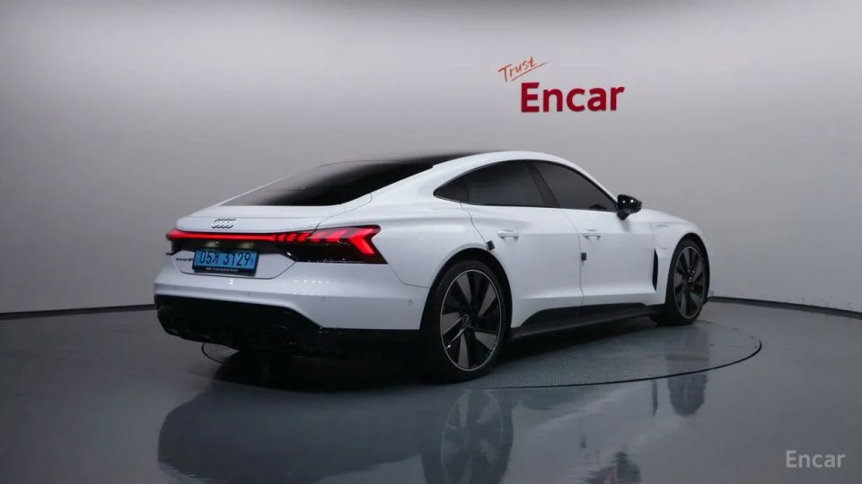 Audi E-tron GT