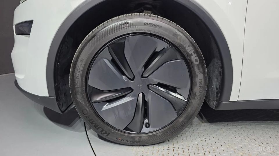 Tesla model-y