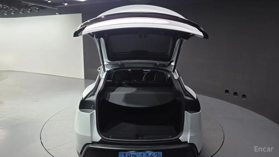 Tesla model-y