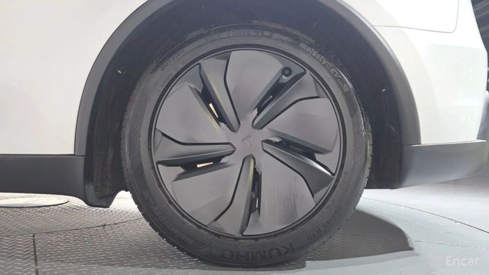Tesla model-y