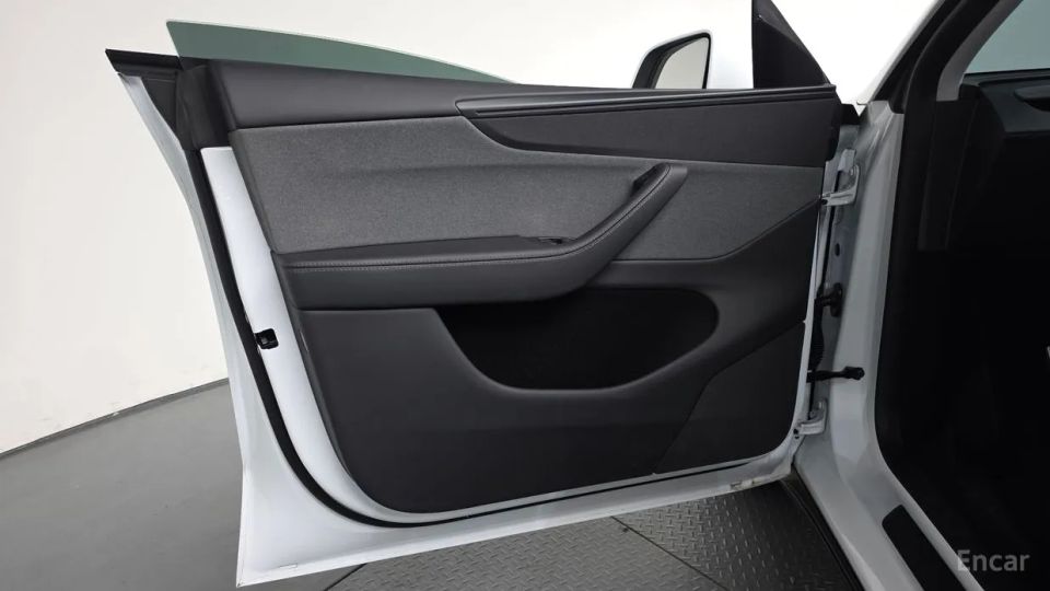 Tesla model-y