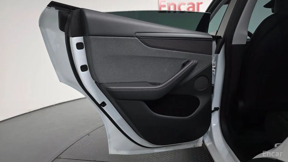 Tesla model-y