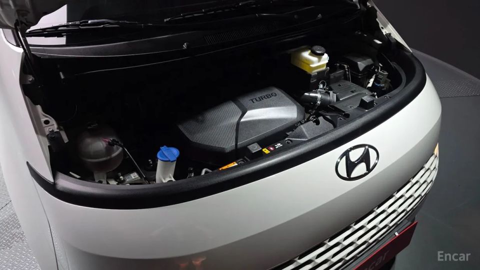 Hyundai Staria