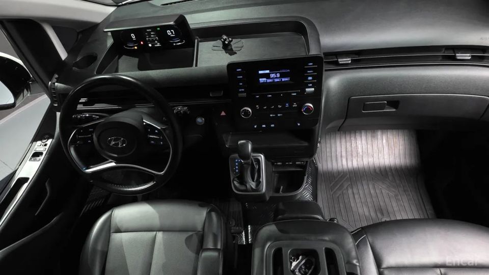 Hyundai Staria