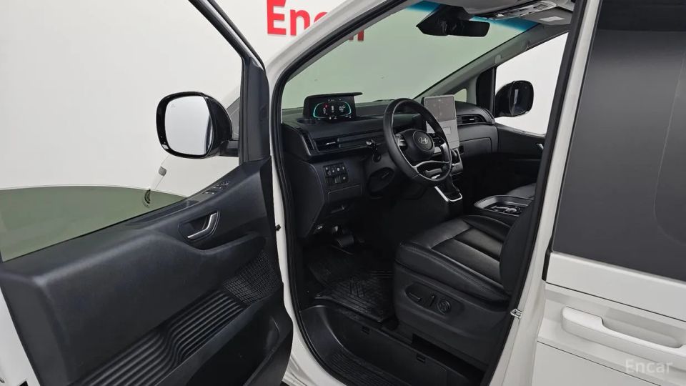 Hyundai Staria