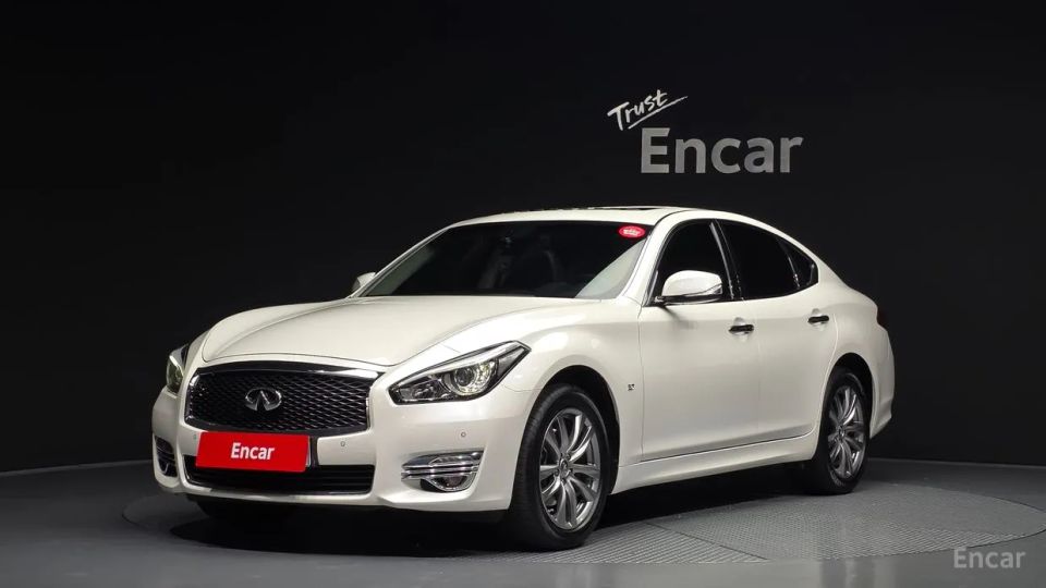 Infiniti Q70