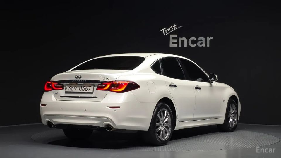 Infiniti Q70