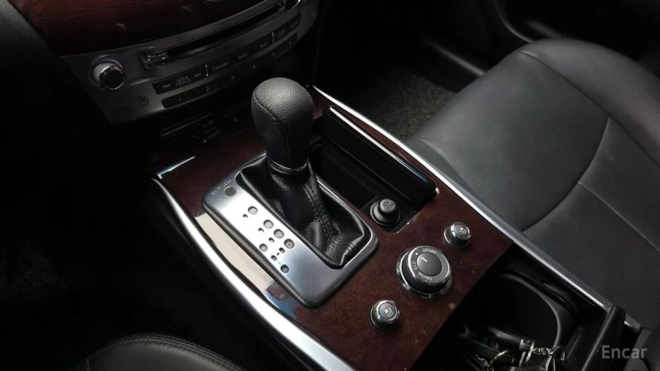 Infiniti Q70