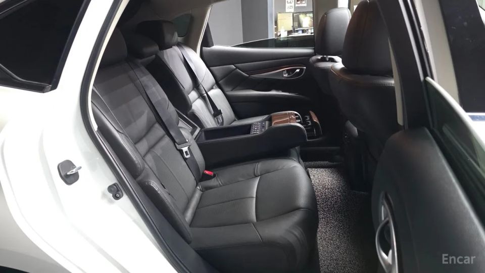 Infiniti Q70