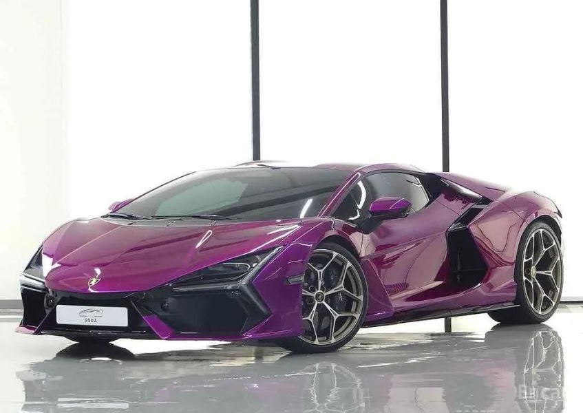 Lamborghini Revuelto
