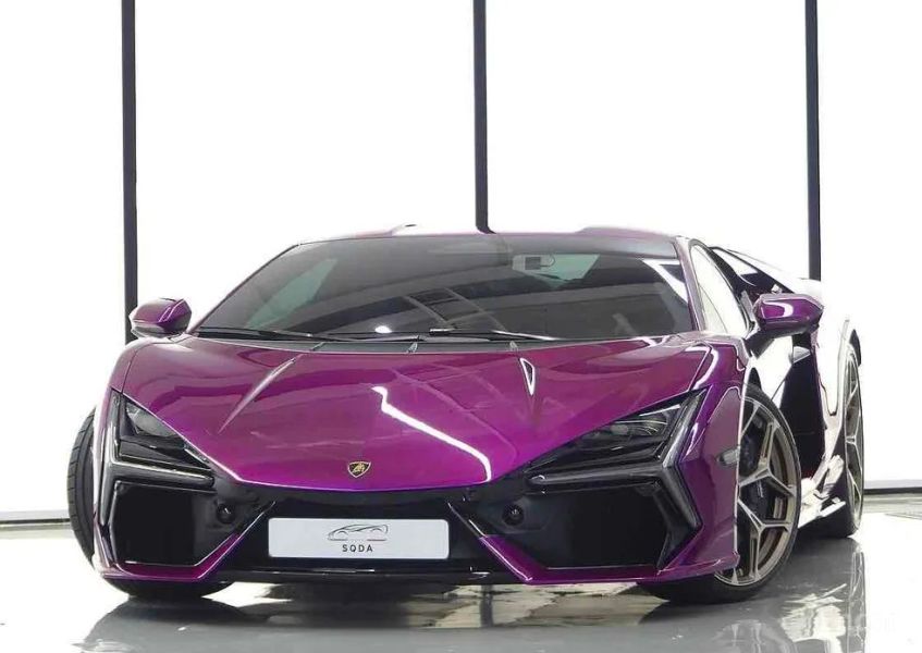 Lamborghini Revuelto