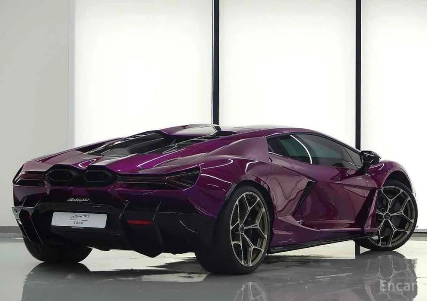Lamborghini Revuelto