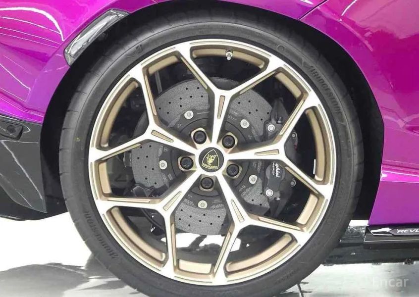 Lamborghini Revuelto