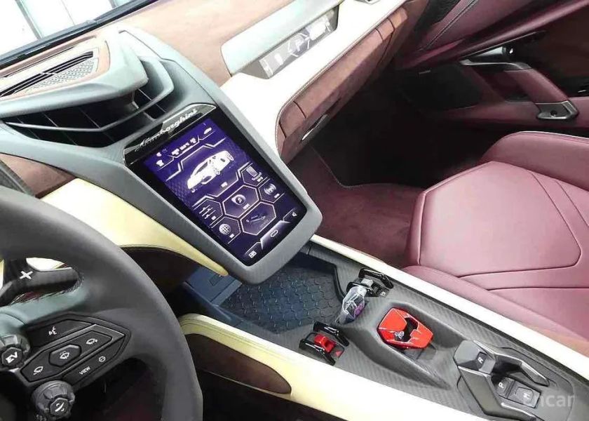 Lamborghini Revuelto