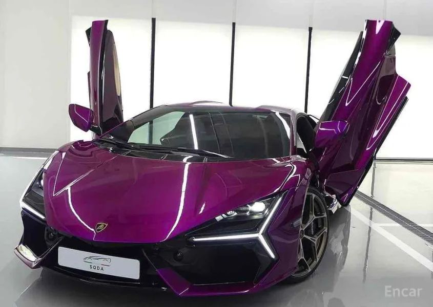 Lamborghini Revuelto