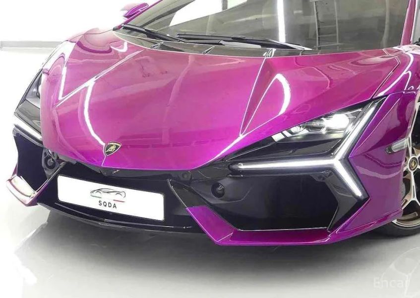 Lamborghini Revuelto