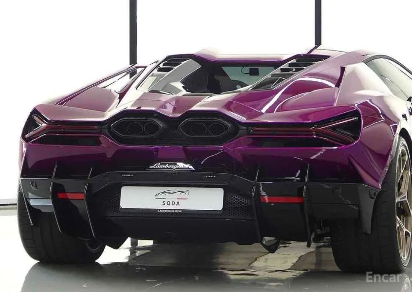 Lamborghini Revuelto