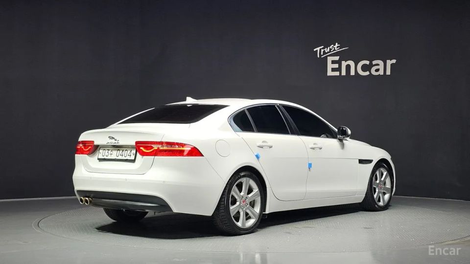 Jaguar XE