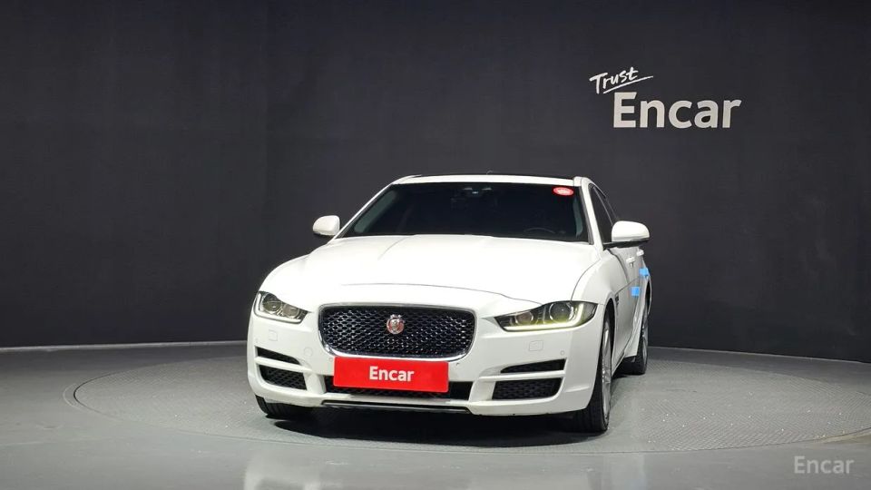 Jaguar XE
