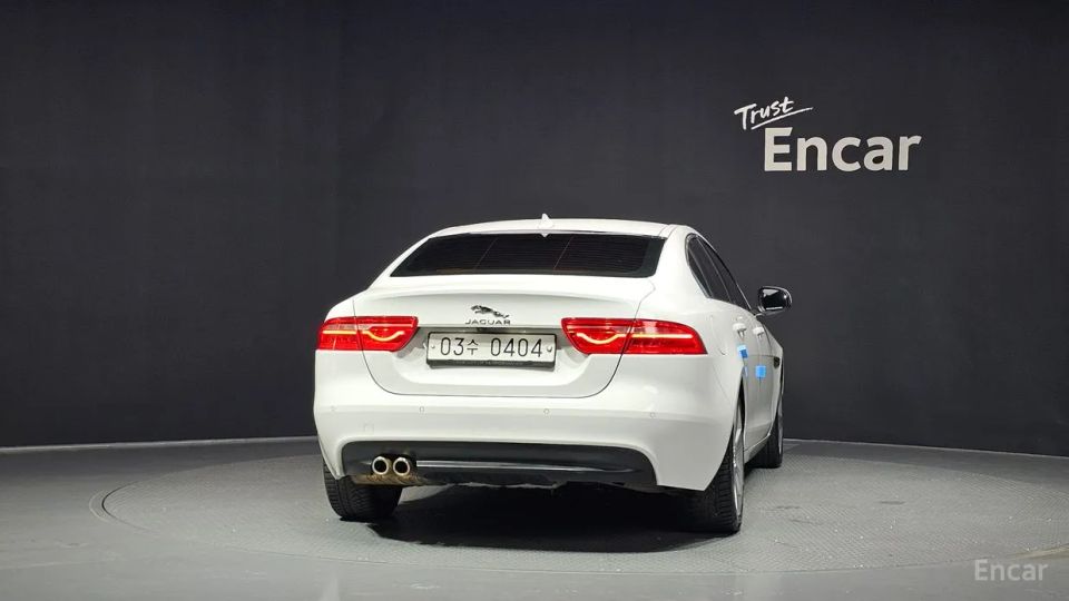Jaguar XE