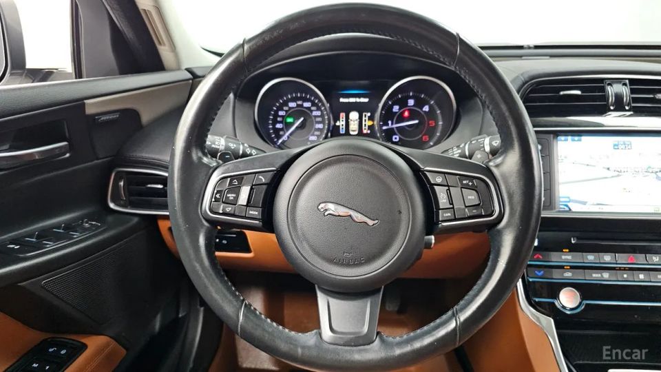 Jaguar XE