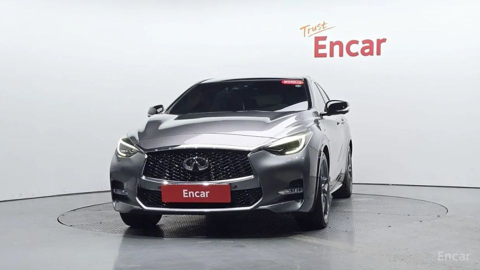 Infiniti Q30